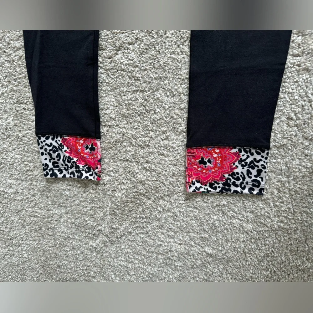 Women’s One World Black Patterned Cuff‎ Leggings